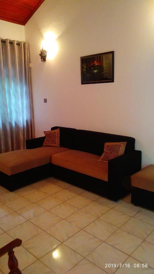 Ceylon Travel And Stay Lodge Battaramulla Dış mekan fotoğraf