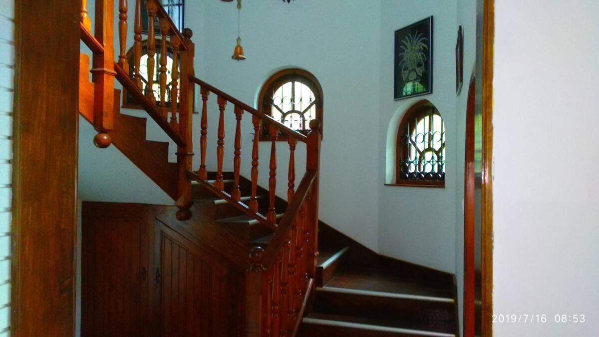 Ceylon Travel And Stay Lodge Battaramulla Dış mekan fotoğraf