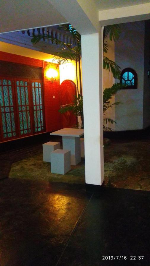 Ceylon Travel And Stay Lodge Battaramulla Dış mekan fotoğraf